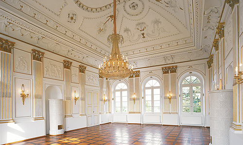external link to the White Hall at Fantaisie Palace